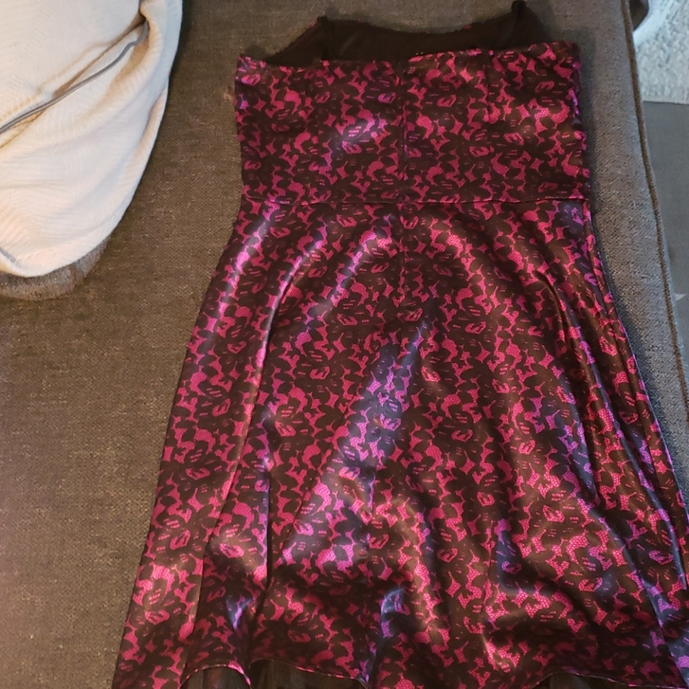 Beautiful purple dress with black lacey design - Picture 7 of 8
